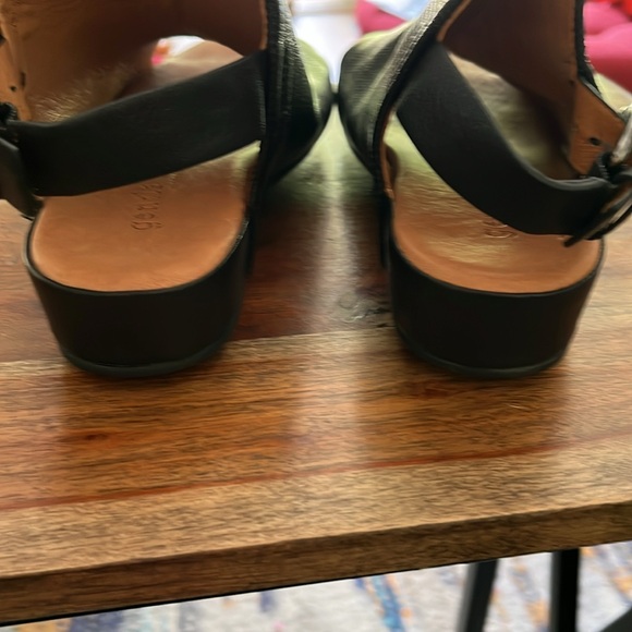 Gentle Souls Black Leather Gladiator Sandals-Size 6.5 - Picture 7 of 8